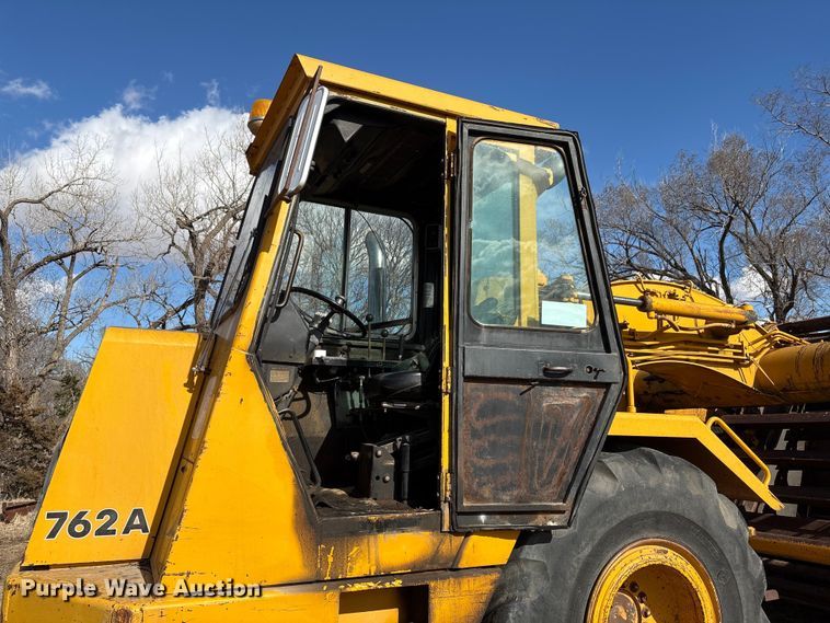 image for item FG2741 1982 John Deere 762-A elevating scraper