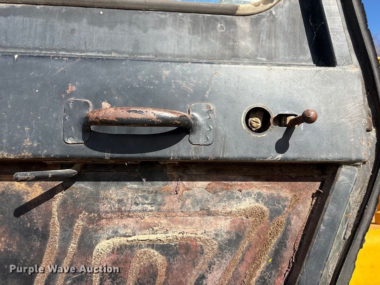 image for item FG2741 1982 John Deere 762-A elevating scraper