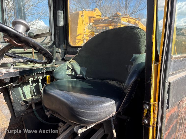 image for item FG2741 1982 John Deere 762-A elevating scraper