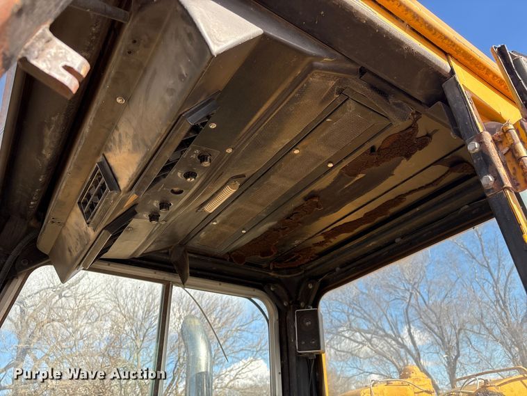 image for item FG2741 1982 John Deere 762-A elevating scraper