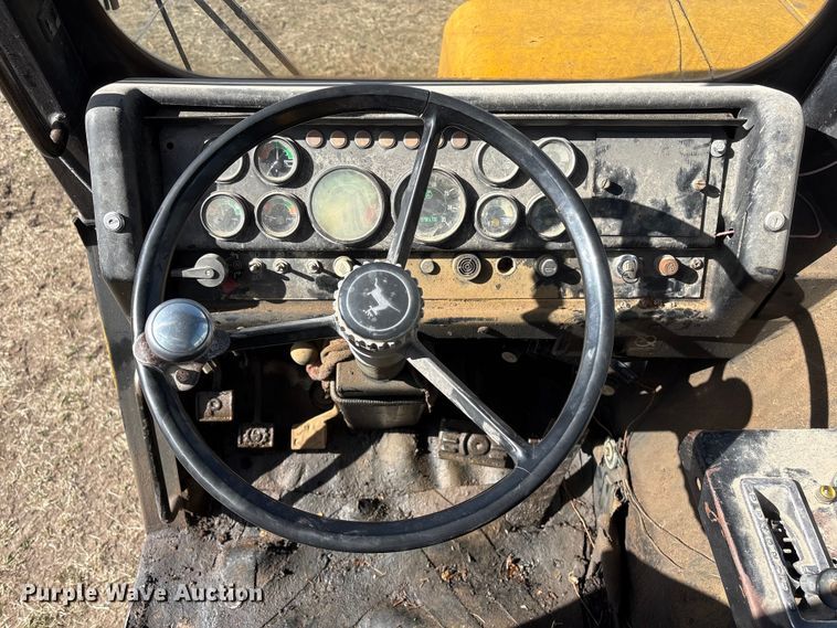 image for item FG2741 1982 John Deere 762-A elevating scraper