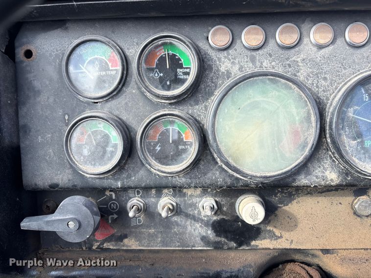 image for item FG2741 1982 John Deere 762-A elevating scraper