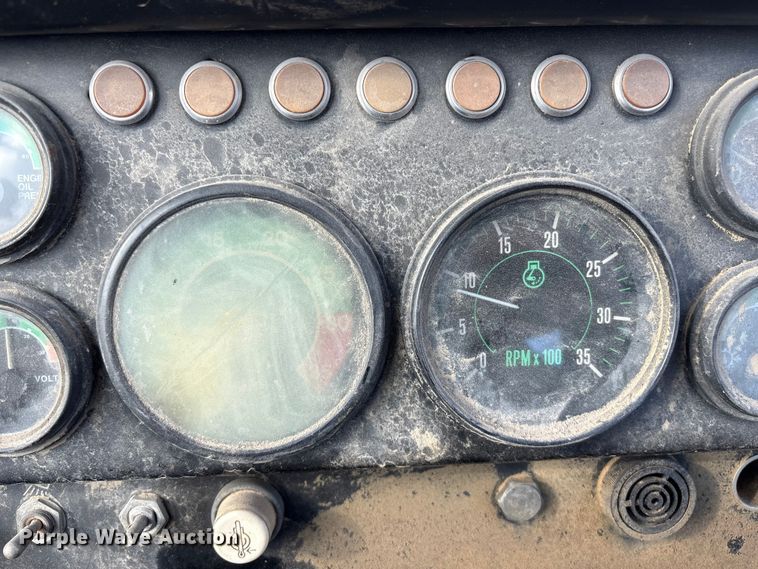 image for item FG2741 1982 John Deere 762-A elevating scraper