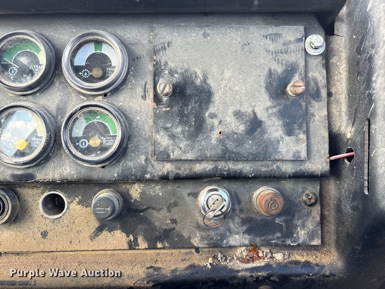 image for item FG2741 1982 John Deere 762-A elevating scraper