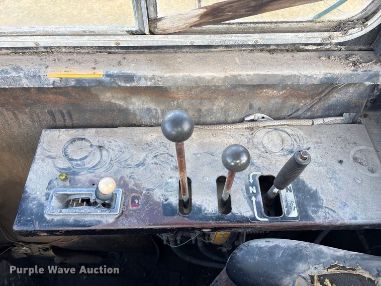 image for item FG2741 1982 John Deere 762-A elevating scraper