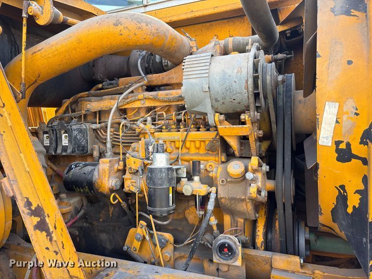 image for item FG2741 1982 John Deere 762-A elevating scraper