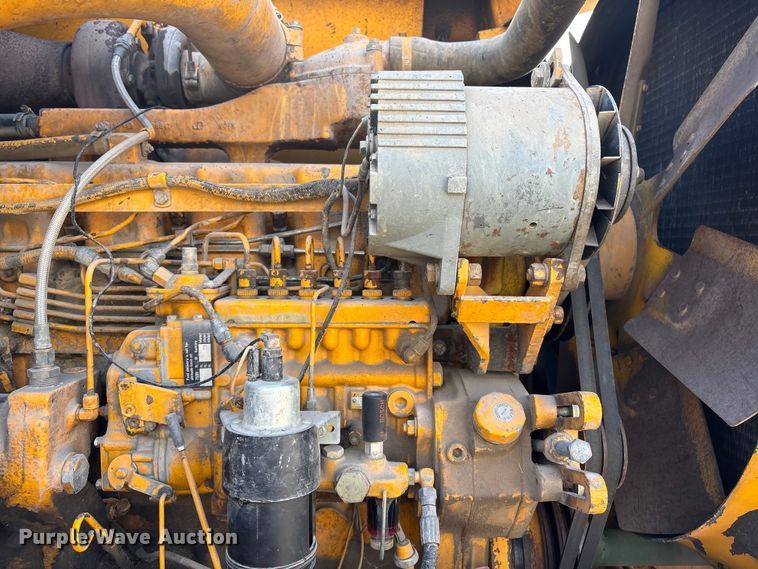 image for item FG2741 1982 John Deere 762-A elevating scraper