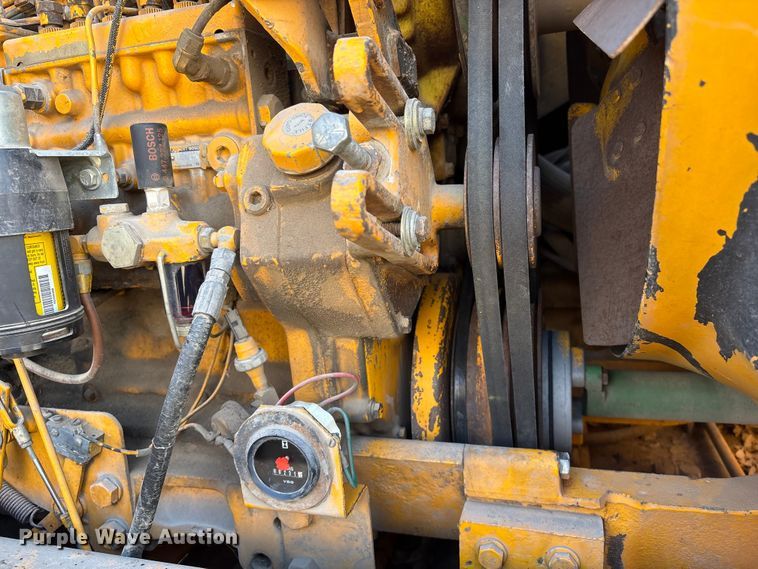 image for item FG2741 1982 John Deere 762-A elevating scraper