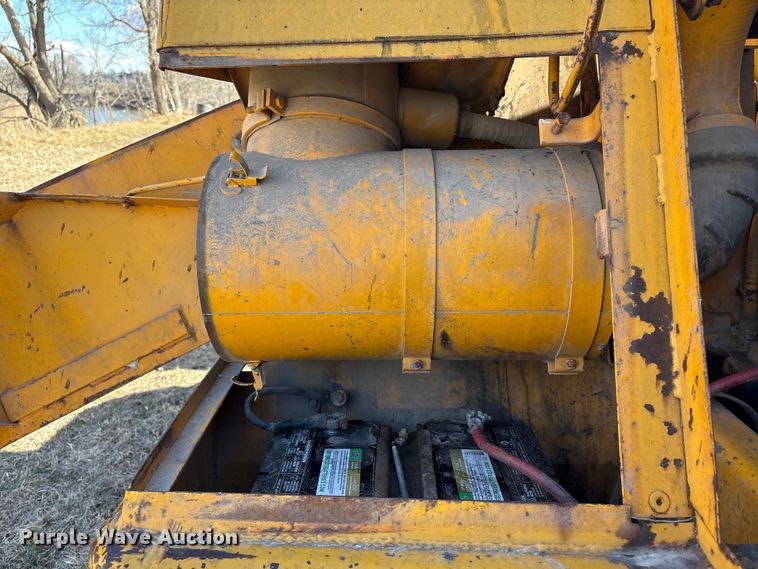 image for item FG2741 1982 John Deere 762-A elevating scraper