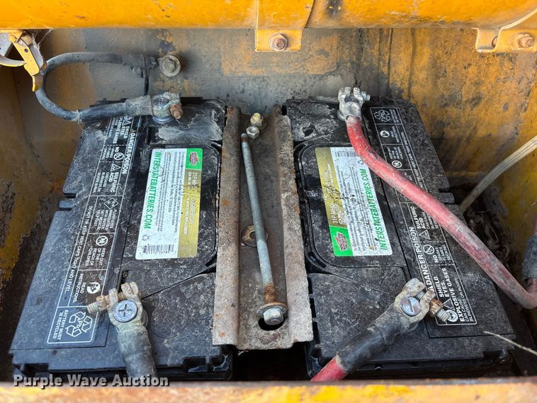 image for item FG2741 1982 John Deere 762-A elevating scraper