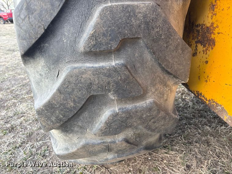 image for item FG2741 1982 John Deere 762-A elevating scraper