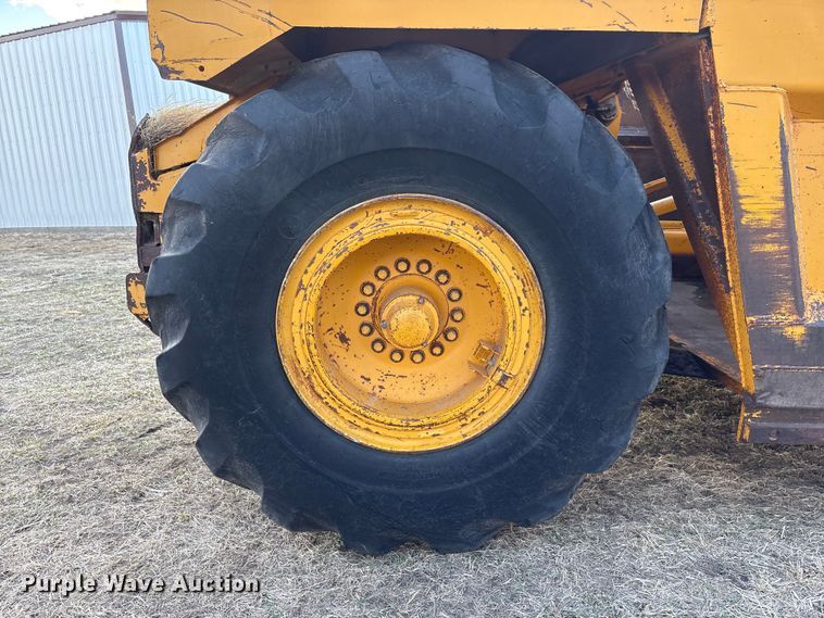 image for item FG2741 1982 John Deere 762-A elevating scraper