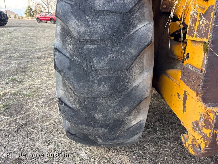 image for item FG2741 1982 John Deere 762-A elevating scraper