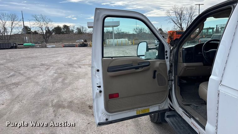 image for item FG2743 2007 Ford F450 Super Duty dump truck