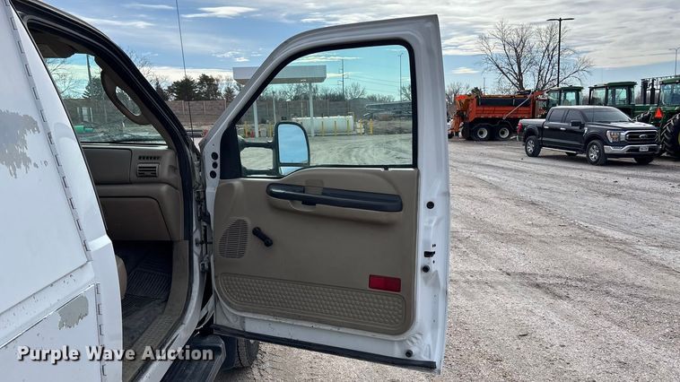 image for item FG2743 2007 Ford F450 Super Duty dump truck