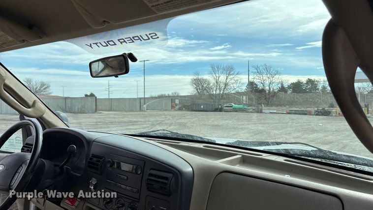 image for item FG2743 2007 Ford F450 Super Duty dump truck