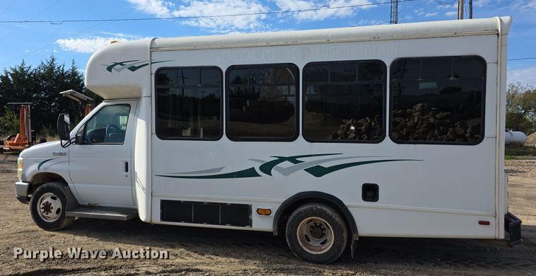 image for item FI0601 2008 Ford E450 Super Duty shuttle bus