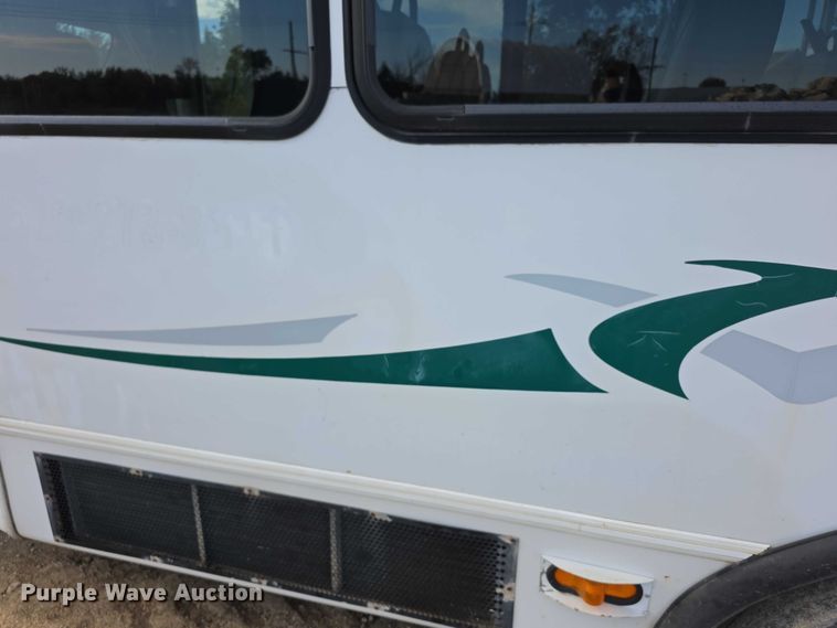 image for item FI0601 2008 Ford E450 Super Duty shuttle bus