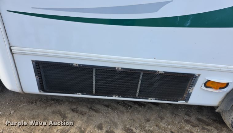 image for item FI0601 2008 Ford E450 Super Duty shuttle bus