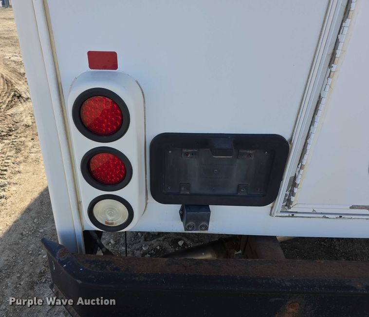 image for item FI0601 2008 Ford E450 Super Duty shuttle bus