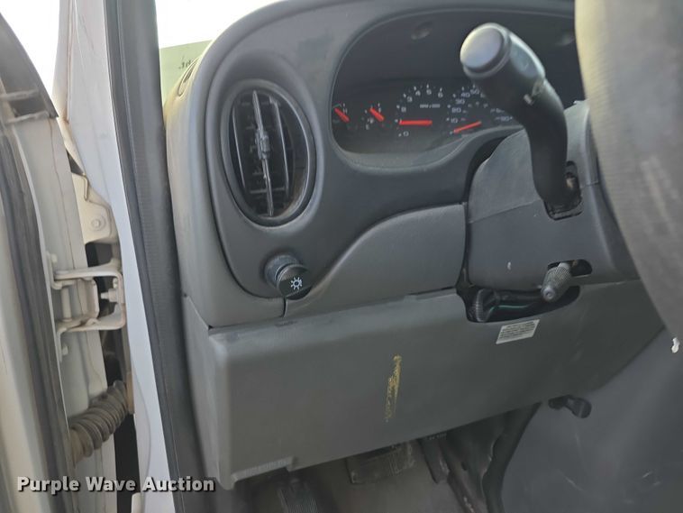 image for item FI0601 2008 Ford E450 Super Duty shuttle bus