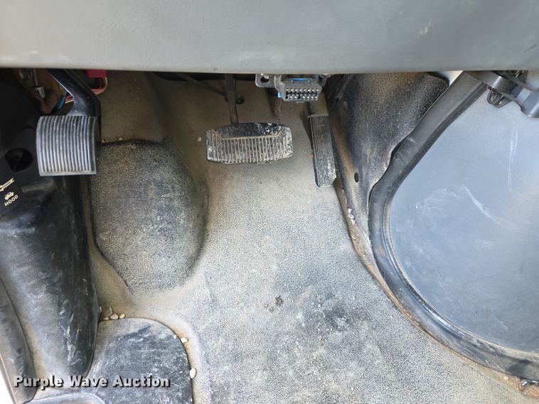 image for item FI0601 2008 Ford E450 Super Duty shuttle bus