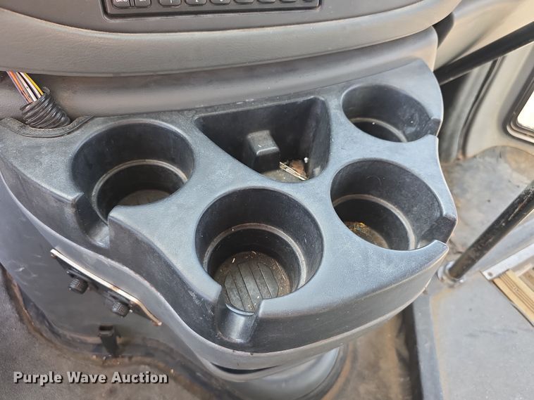 image for item FI0601 2008 Ford E450 Super Duty shuttle bus