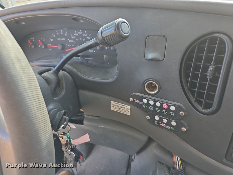 image for item FI0601 2008 Ford E450 Super Duty shuttle bus