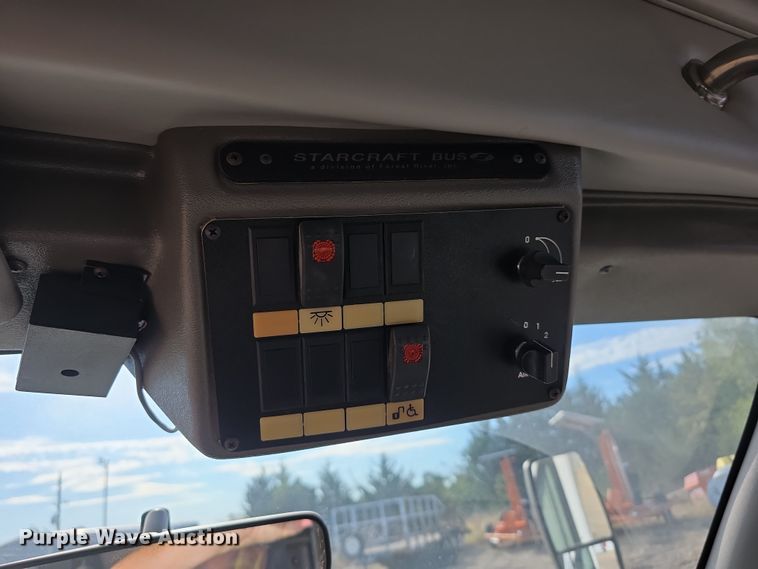 image for item FI0601 2008 Ford E450 Super Duty shuttle bus