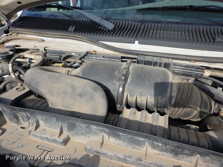 image for item FI0601 2008 Ford E450 Super Duty shuttle bus