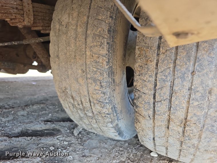 image for item FI0601 2008 Ford E450 Super Duty shuttle bus