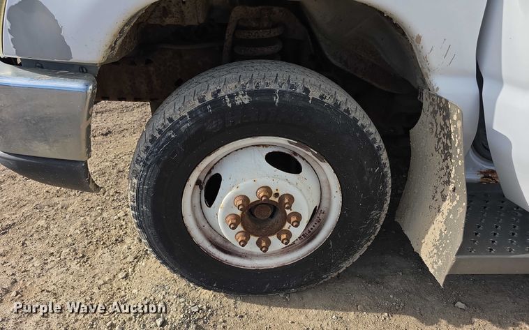 image for item FI0601 2008 Ford E450 Super Duty shuttle bus