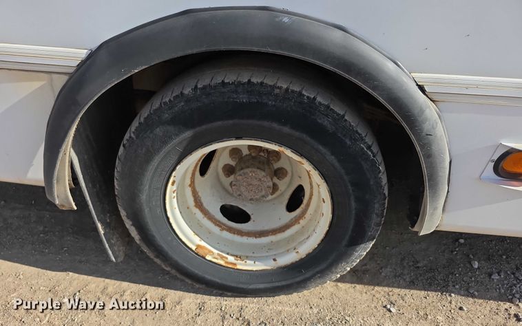 image for item FI0601 2008 Ford E450 Super Duty shuttle bus