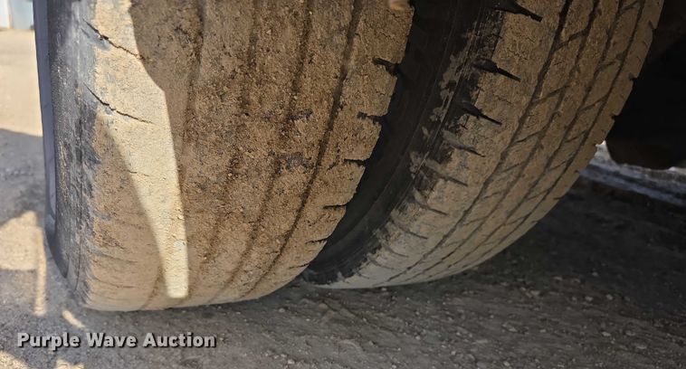 image for item FI0601 2008 Ford E450 Super Duty shuttle bus