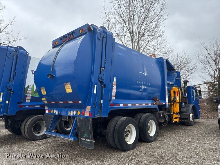 image for item FI0699 2014 Mack LE600 refuse truck