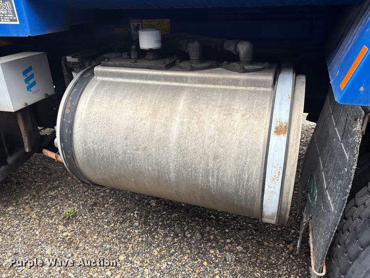 image for item FI0699 2014 Mack LE600 refuse truck