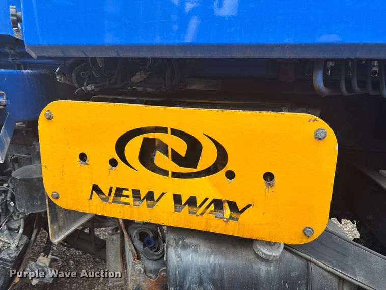 image for item FI0699 2014 Mack LE600 refuse truck