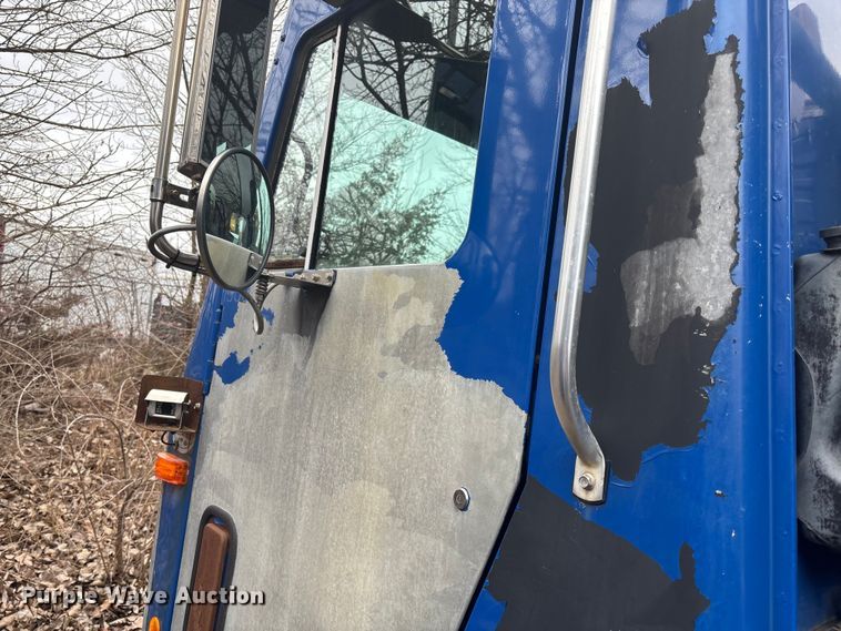 image for item FI0699 2014 Mack LE600 refuse truck