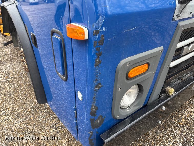 image for item FI0699 2014 Mack LE600 refuse truck