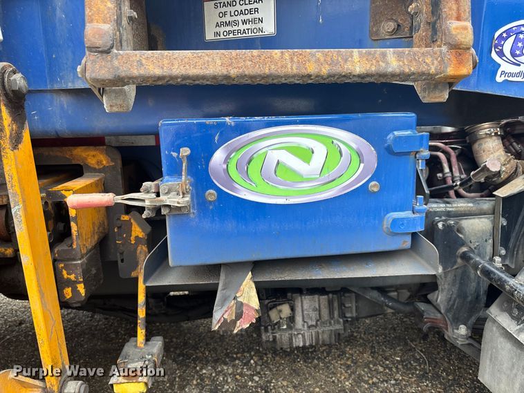 image for item FI0699 2014 Mack LE600 refuse truck