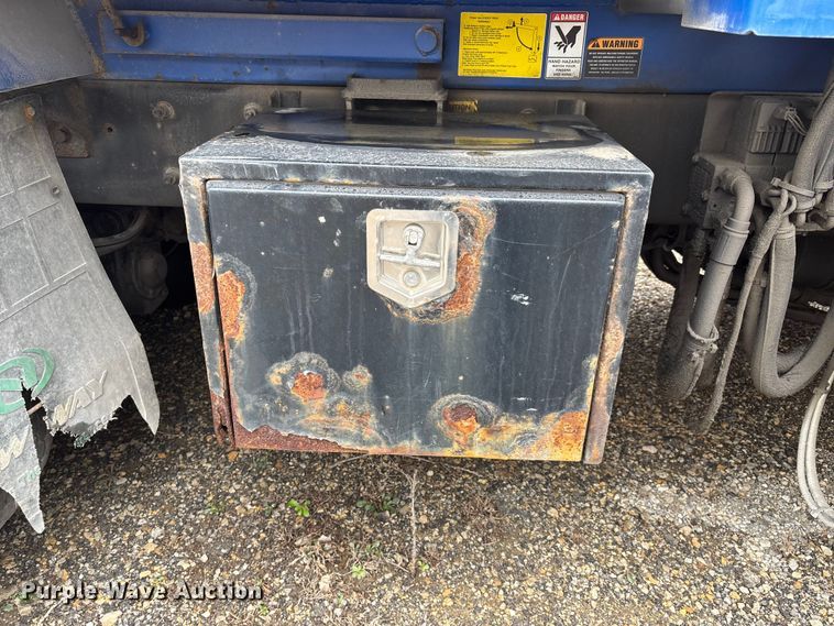 image for item FI0699 2014 Mack LE600 refuse truck