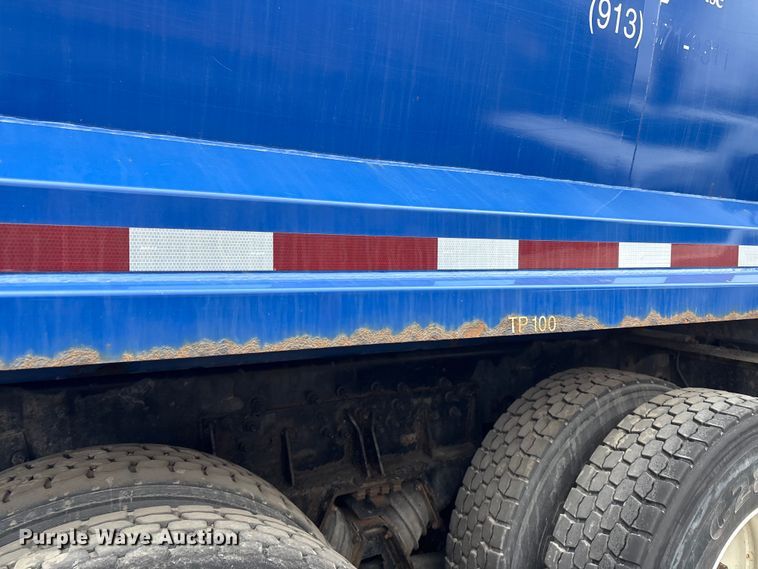 image for item FI0699 2014 Mack LE600 refuse truck