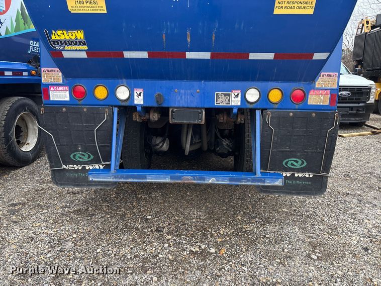 image for item FI0699 2014 Mack LE600 refuse truck