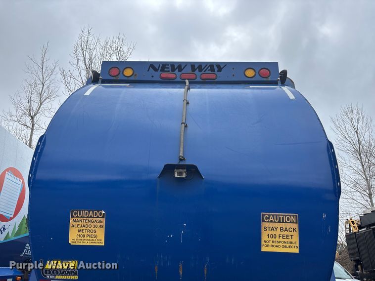 image for item FI0699 2014 Mack LE600 refuse truck