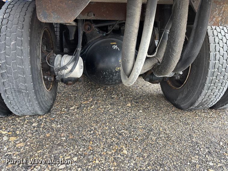 image for item FI0699 2014 Mack LE600 refuse truck