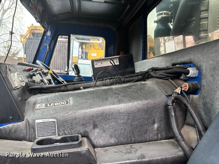 image for item FI0699 2014 Mack LE600 refuse truck