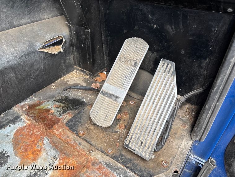 image for item FI0699 2014 Mack LE600 refuse truck