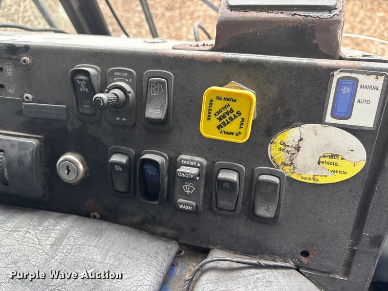 image for item FI0699 2014 Mack LE600 refuse truck