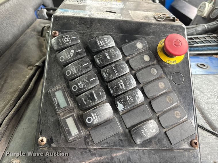 image for item FI0699 2014 Mack LE600 refuse truck