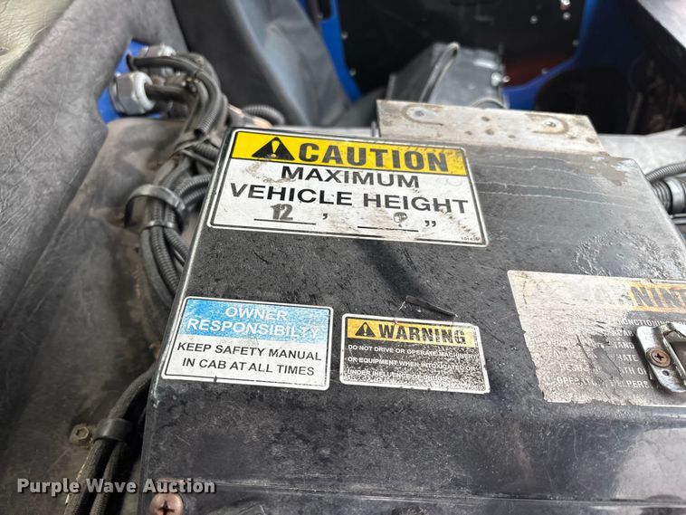 image for item FI0699 2014 Mack LE600 refuse truck